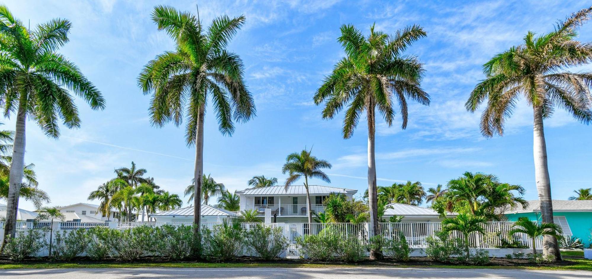 פאלם ביץ' שורס Sunshine Shores Boutique Apartments מראה חיצוני תמונה