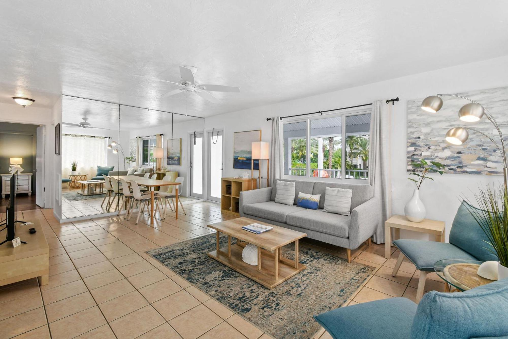 פאלם ביץ' שורס Sunshine Shores Boutique Apartments מראה חיצוני תמונה