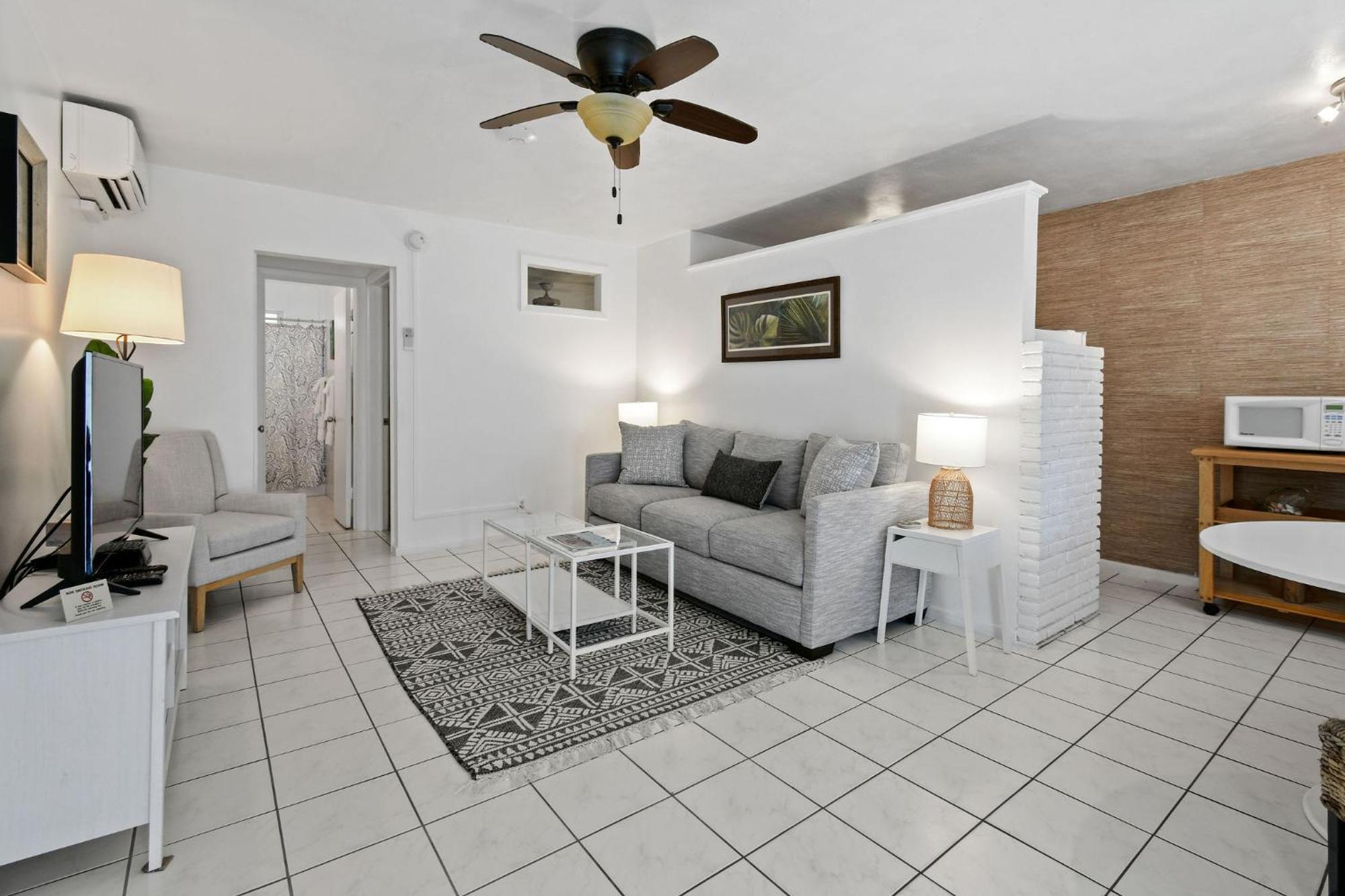 פאלם ביץ' שורס Sunshine Shores Boutique Apartments מראה חיצוני תמונה