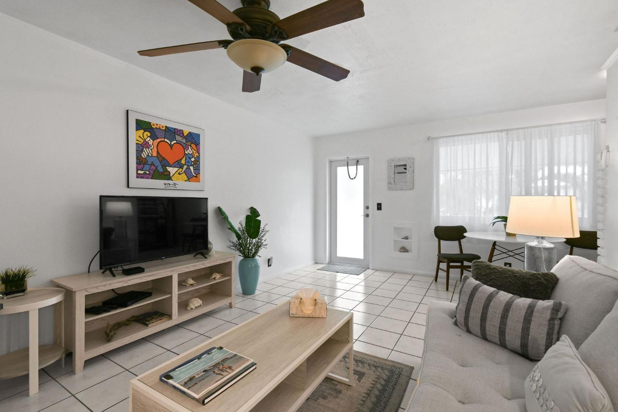 פאלם ביץ' שורס Sunshine Shores Boutique Apartments מראה חיצוני תמונה