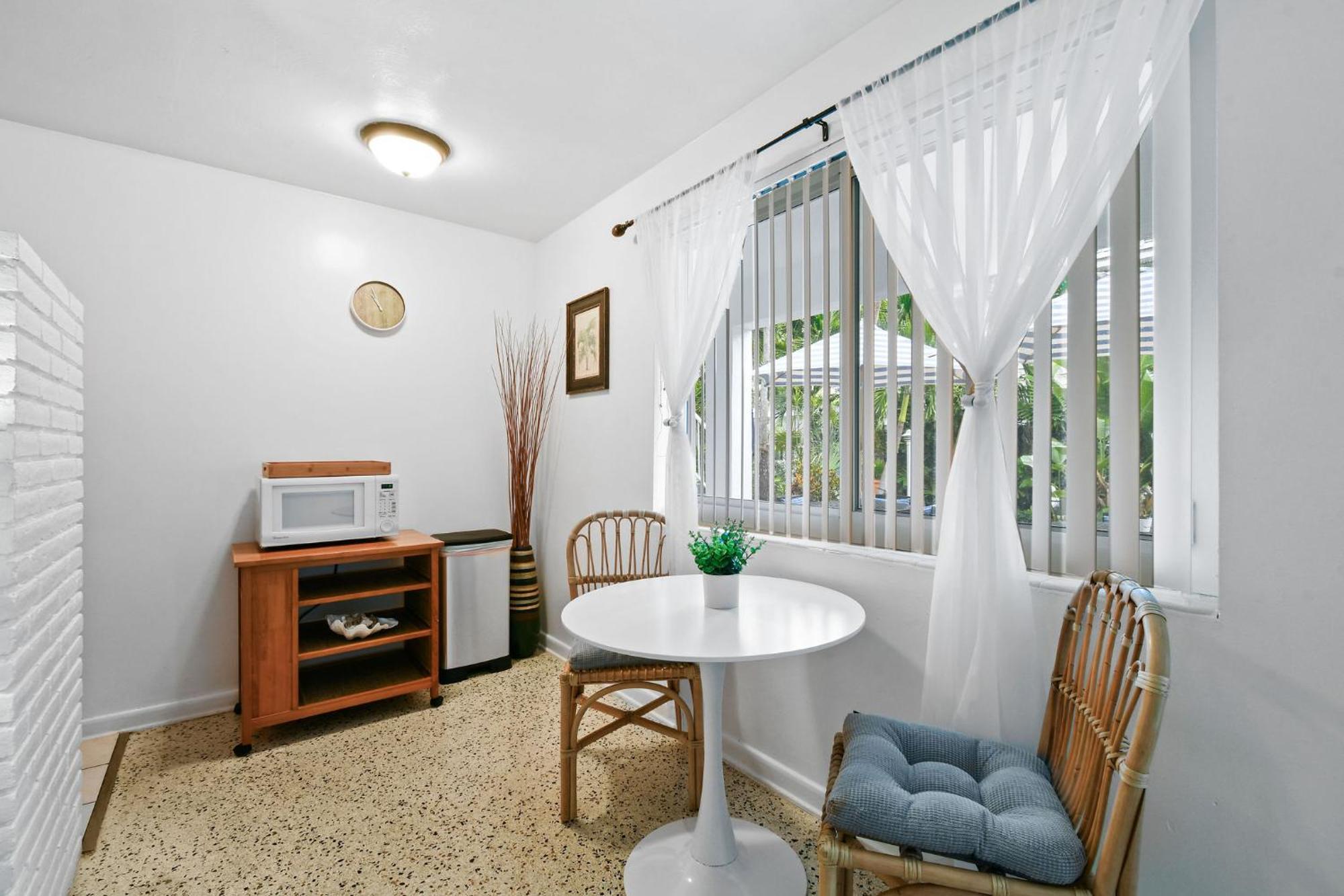 פאלם ביץ' שורס Sunshine Shores Boutique Apartments מראה חיצוני תמונה
