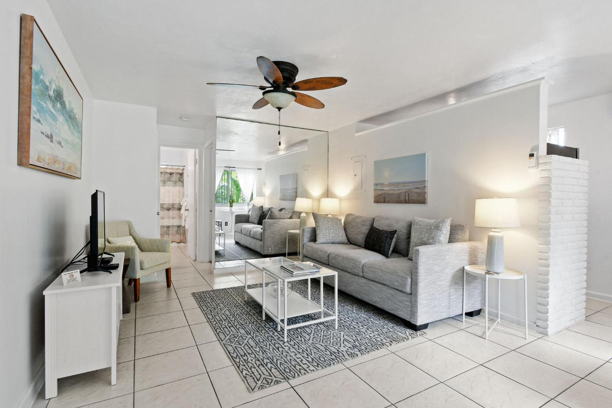 פאלם ביץ' שורס Sunshine Shores Boutique Apartments מראה חיצוני תמונה